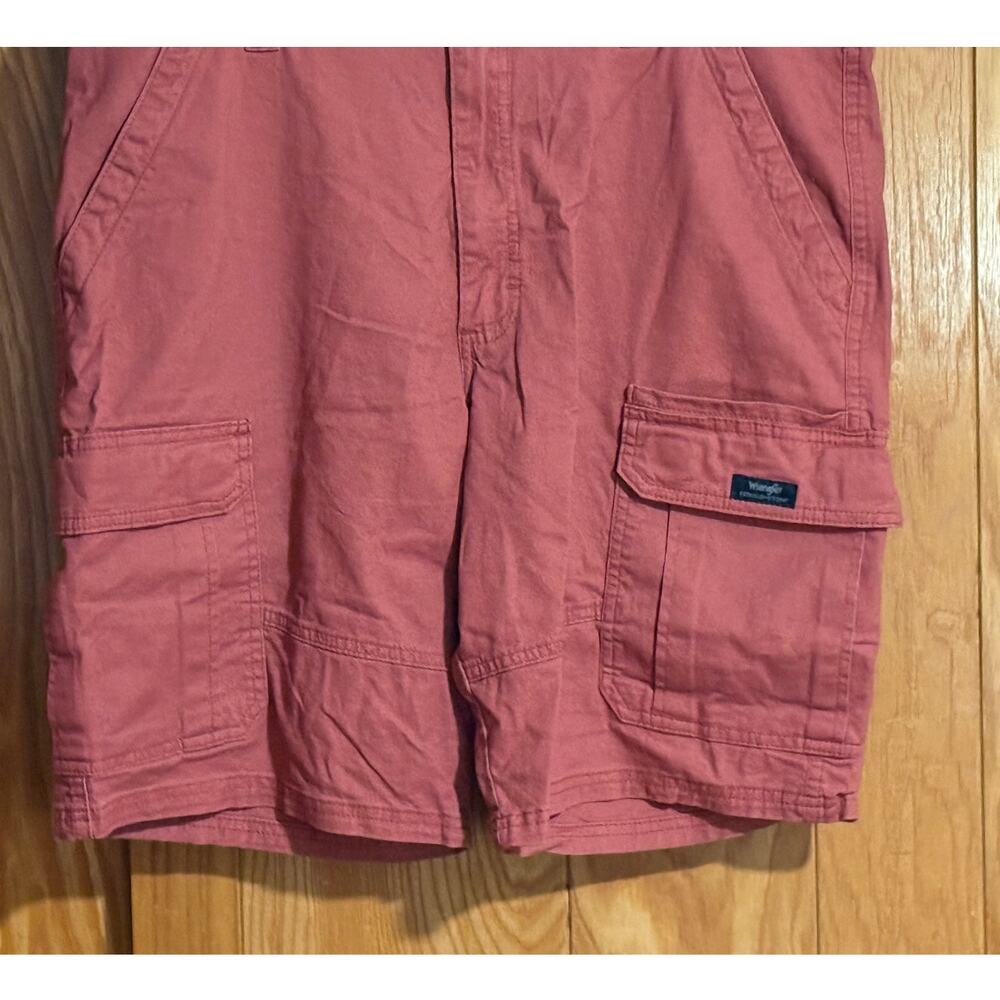 Men's Wrangler Relaxed Fit Cargo Shorts Coral Red Pink 36 - Picture 4 of 13